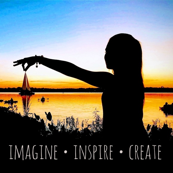 Meet your Posher, Claire! ๐๐๐ - Picture 4 of 8